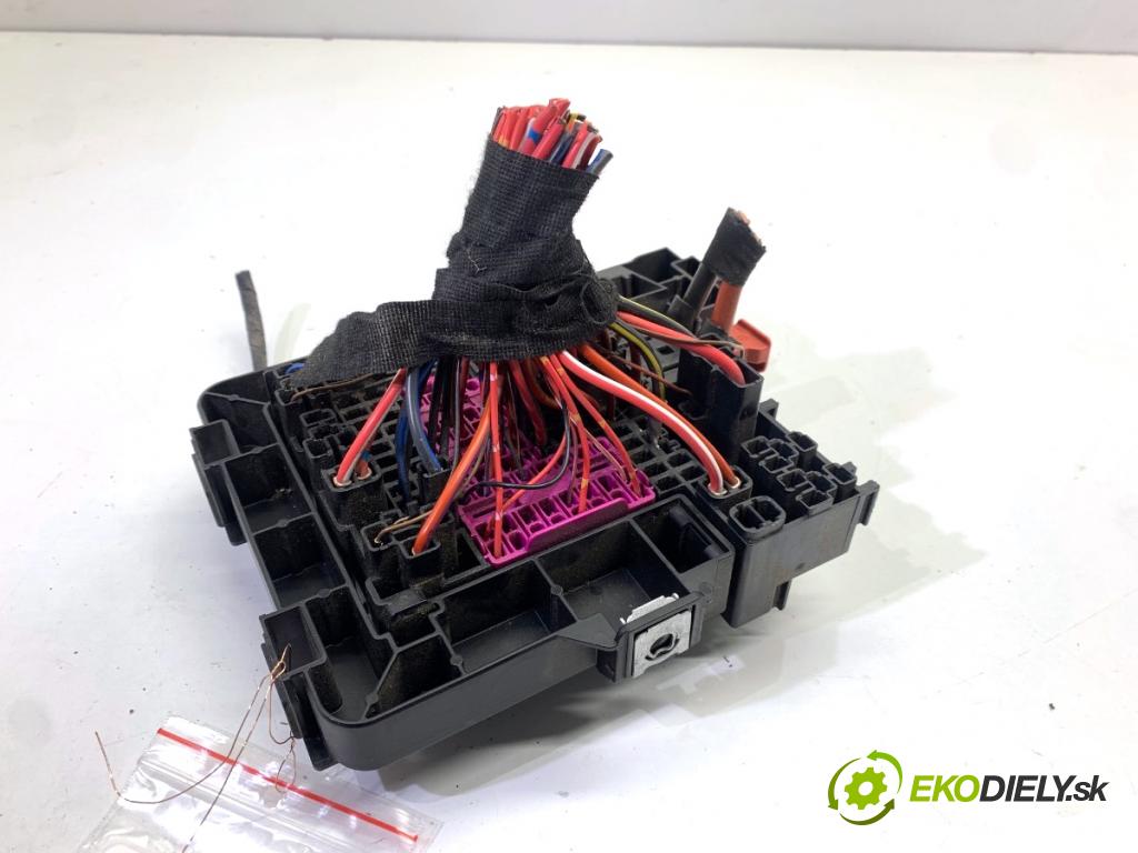 VW TRANSPORTER T6 Autobus 2020 81 kW 2.0 TDI 1968 Skrinka poistková 7L1919317 (Poistková skrinka)