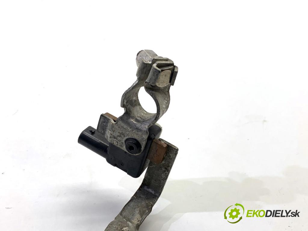 VW TRANSPORTER T6 Autobus 2020 81 kW 2.0 TDI 1968 svorka MINUS 7E0915181N