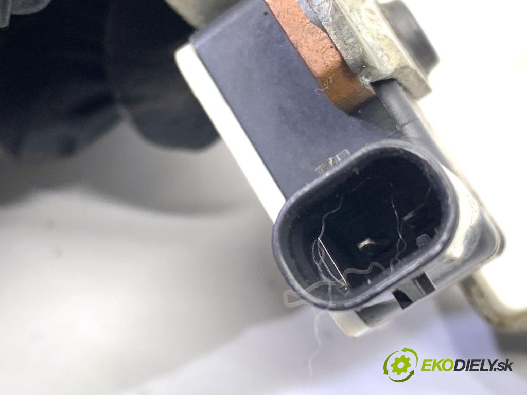 VW TRANSPORTER T6 Autobus 2020 81 kW 2.0 TDI 1968 svorka MINUS 7E0915181N