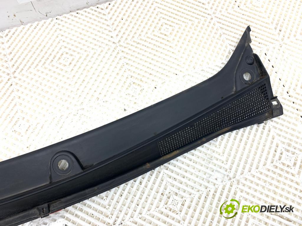 DACIA DUSTER SUV 2022 85 kW 1.5 dCi 115 (HMAD) 1461 torpédo plast pod čelní okno 668113292R (Plast pod čelním sklem)