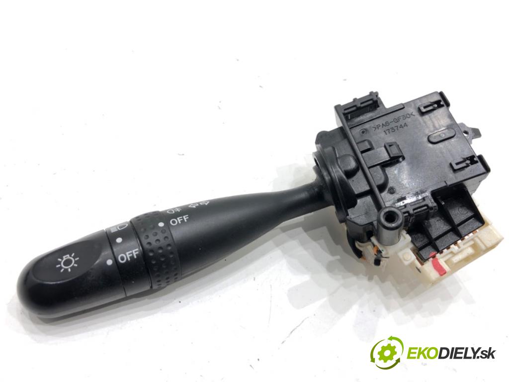 SUZUKI SWIFT III liftback 2006 68 kW 1.3 (RS 413) 1328 Prepínač smeroviek  (Prepínacie páčky pod volantom)