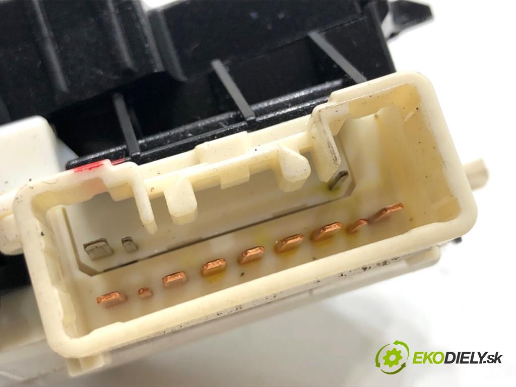 SUZUKI SWIFT III liftback 2006 68 kW 1.3 (RS 413) 1328 Prepínač smeroviek  (Prepínacie páčky pod volantom)