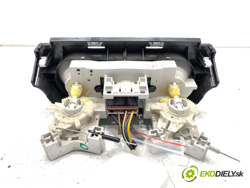 SUZUKI SWIFT III liftback 2006 68 kW 1.3 (RS 413) 1328 Panel ovládania kúrenia  (Prepínacie páčky pod volantom)