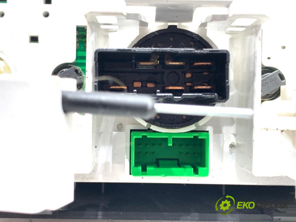 SUZUKI SWIFT III liftback 2006 68 kW 1.3 (RS 413) 1328 Panel ovládania kúrenia  (Prepínacie páčky pod volantom)