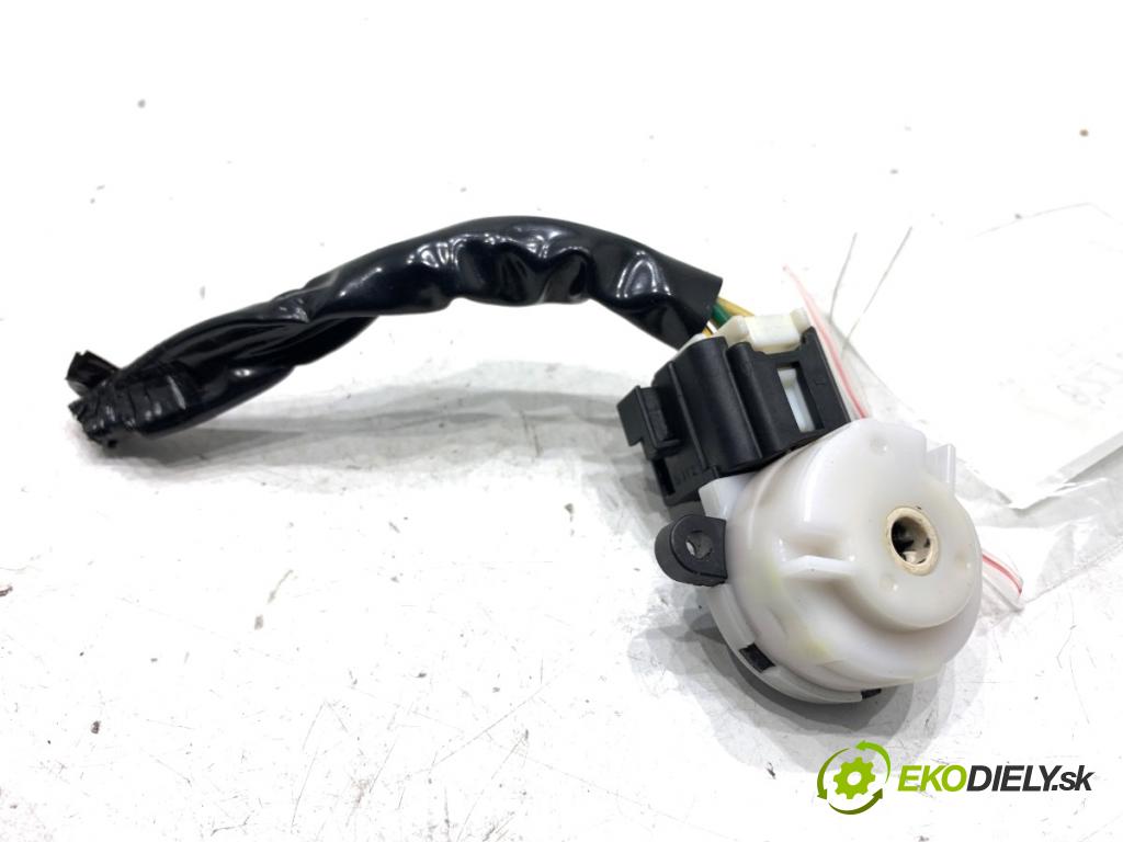 SUZUKI SWIFT III liftback 2006 68 kW 1.3 (RS 413) 1328 Kocka, vložka spínacej skrinky  (Spínacia skrinka)