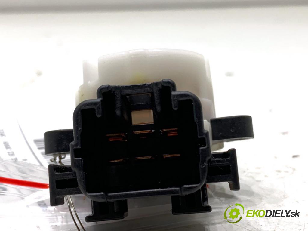 SUZUKI SWIFT III liftback 2006 68 kW 1.3 (RS 413) 1328 Kocka, vložka spínacej skrinky  (Spínacia skrinka)