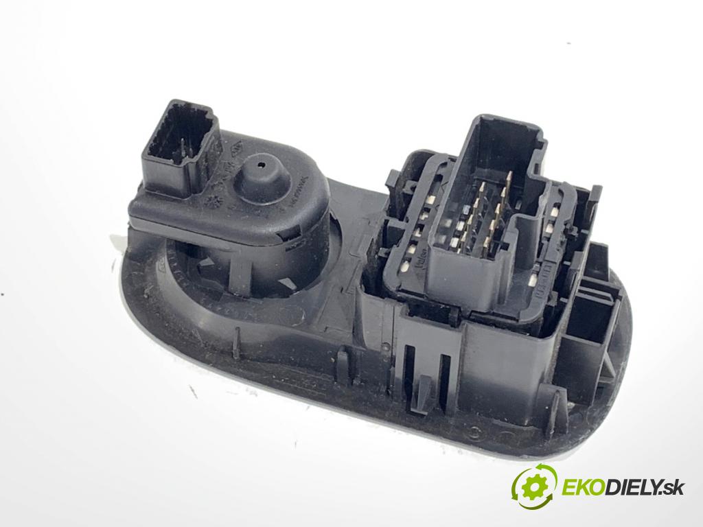 RENAULT MASTER III Autobus 2015 120 kW 2.3 dCi 165 FWD (JV0P, JV0U) 2298 přepínač oken 8200637849 (Páčky pod volantem)