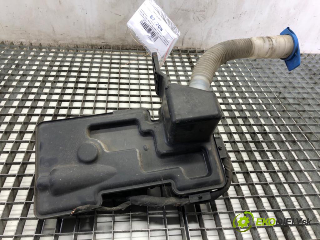 VW TIGUAN SUV 2013 81 kW 2.0 TDI 1968 Nádržka ostrekovačov 5N0955453