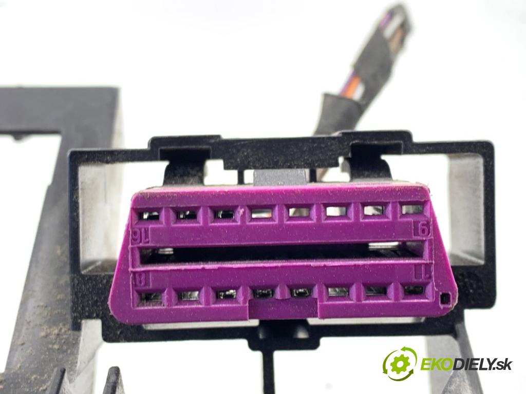 VW TIGUAN SUV 2013 81 kW 2.0 TDI 1968 Skrinka poistková  (Poistková skrinka)