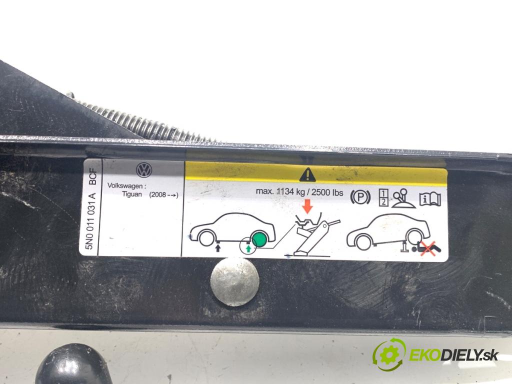VW TIGUAN SUV 2013 81 kW 2.0 TDI 1968 ZVEDÁK: - mechanismus 5N0011031A