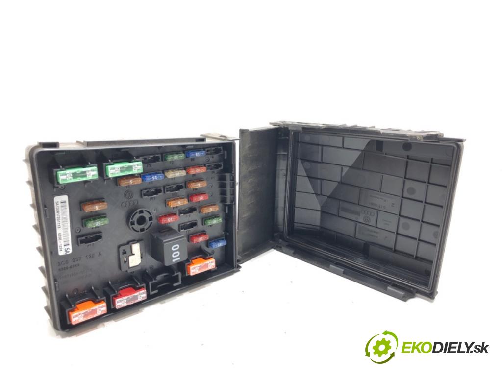 VW TIGUAN SUV 2013 81 kW 2.0 TDI 1968 Skrinka poistková 3C0937125A (Poistková skrinka)