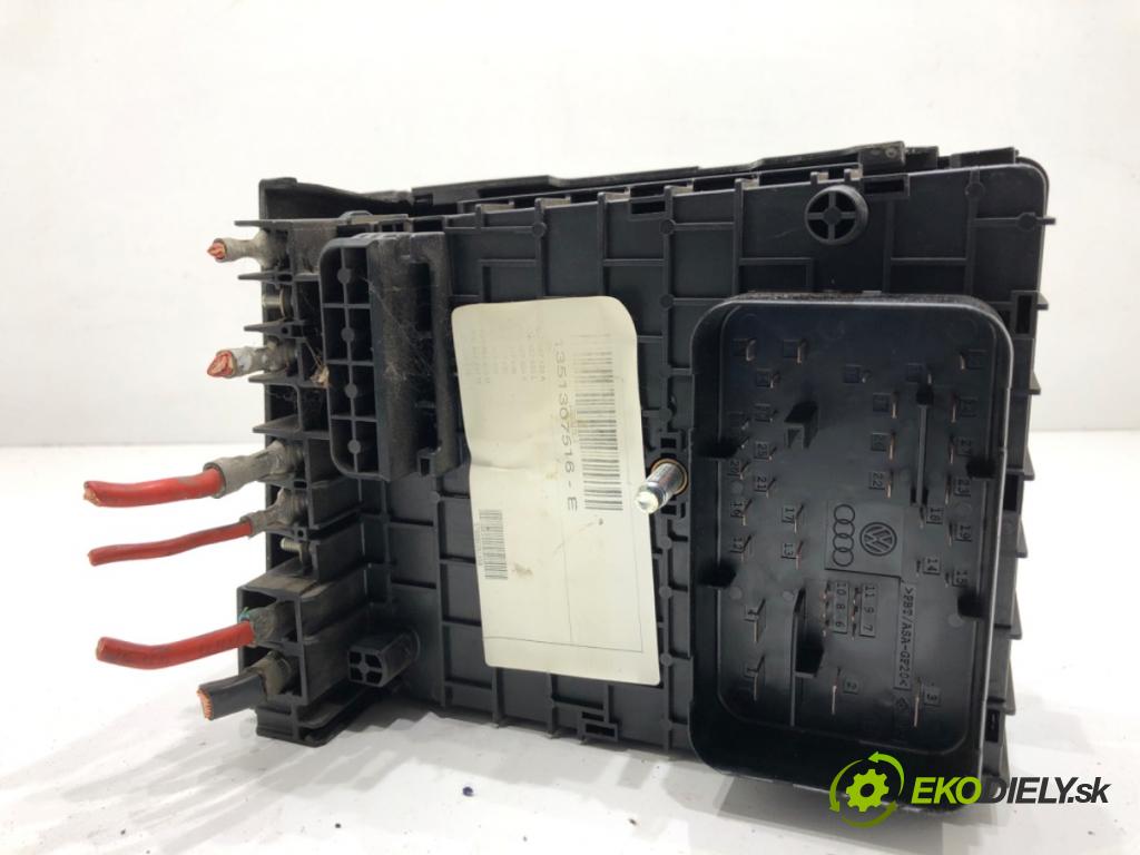 VW TIGUAN SUV 2013 81 kW 2.0 TDI 1968 Skrinka poistková 3C0937125A (Poistková skrinka)