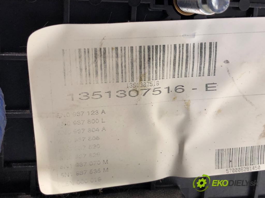 VW TIGUAN SUV 2013 81 kW 2.0 TDI 1968 Skrinka poistková 3C0937125A (Poistková skrinka)