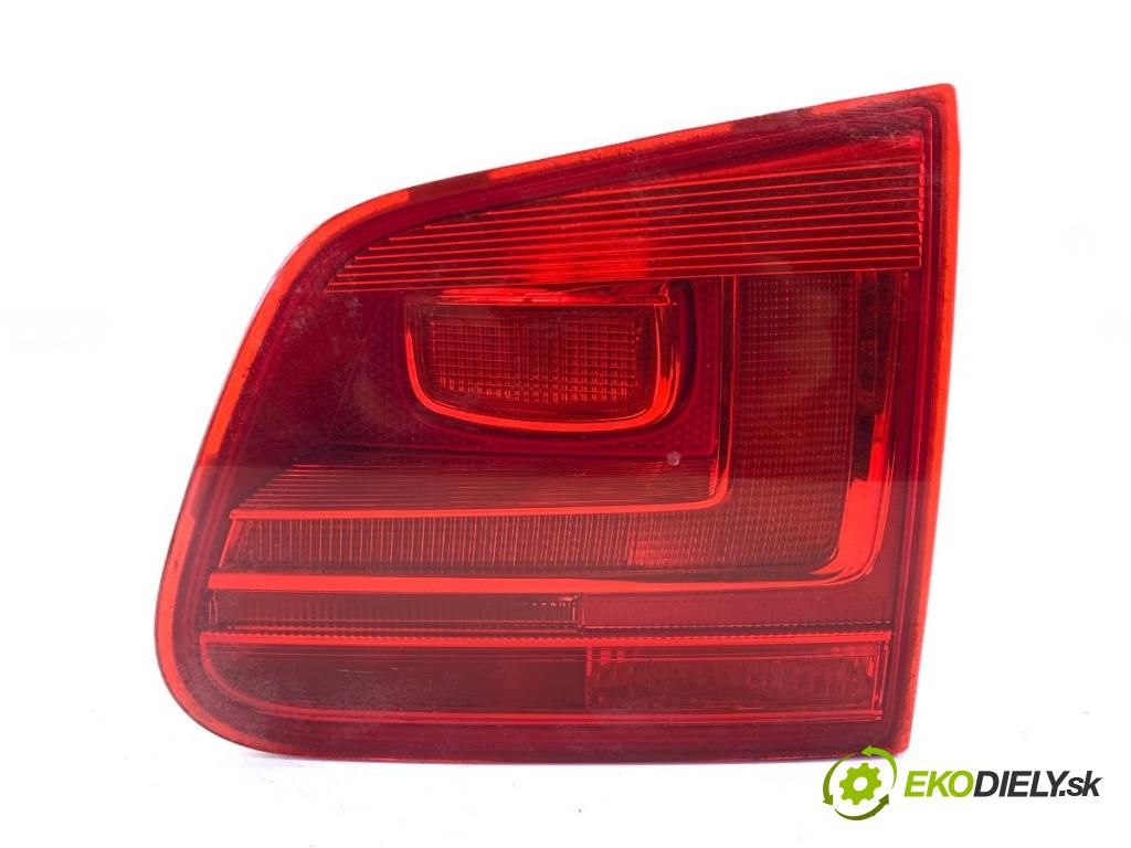 VW TIGUAN SUV 2013 81 kW 2.0 TDI 1968 Svetlo zad pravá vnútorná  (Kľučka dverí ostatné)