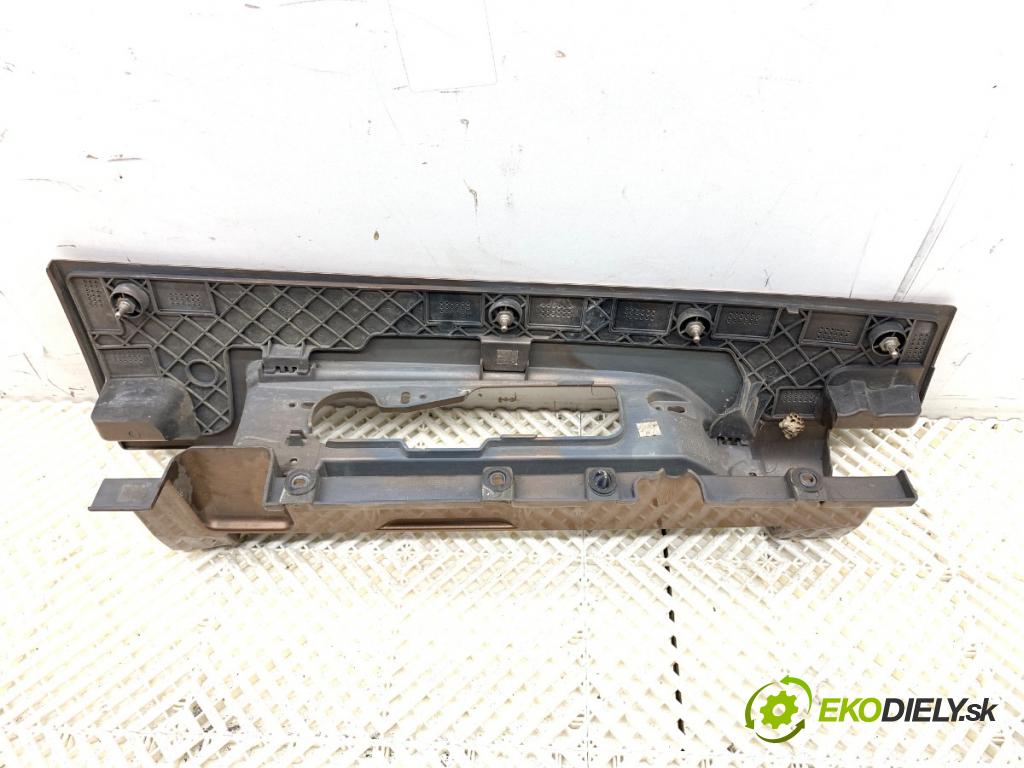 RENAULT TRAFIC III Autobus 2015 92 kW 1.6 dCi 125 (JGMH) 1598 Uchytenie svetla pravy zad 93450971