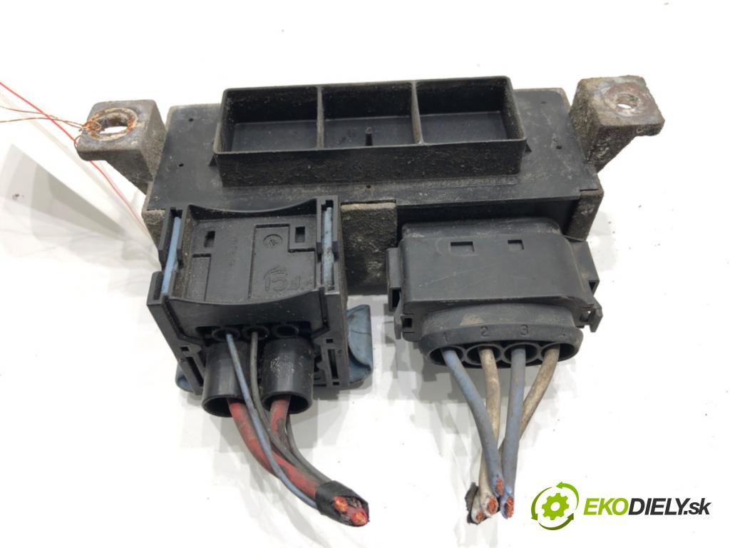 RENAULT TRAFIC III Autobus 2015 92 kW 1.6 dCi 125 (JGMH) 1598 relé svíček žhavení 8200558438A (Relé)