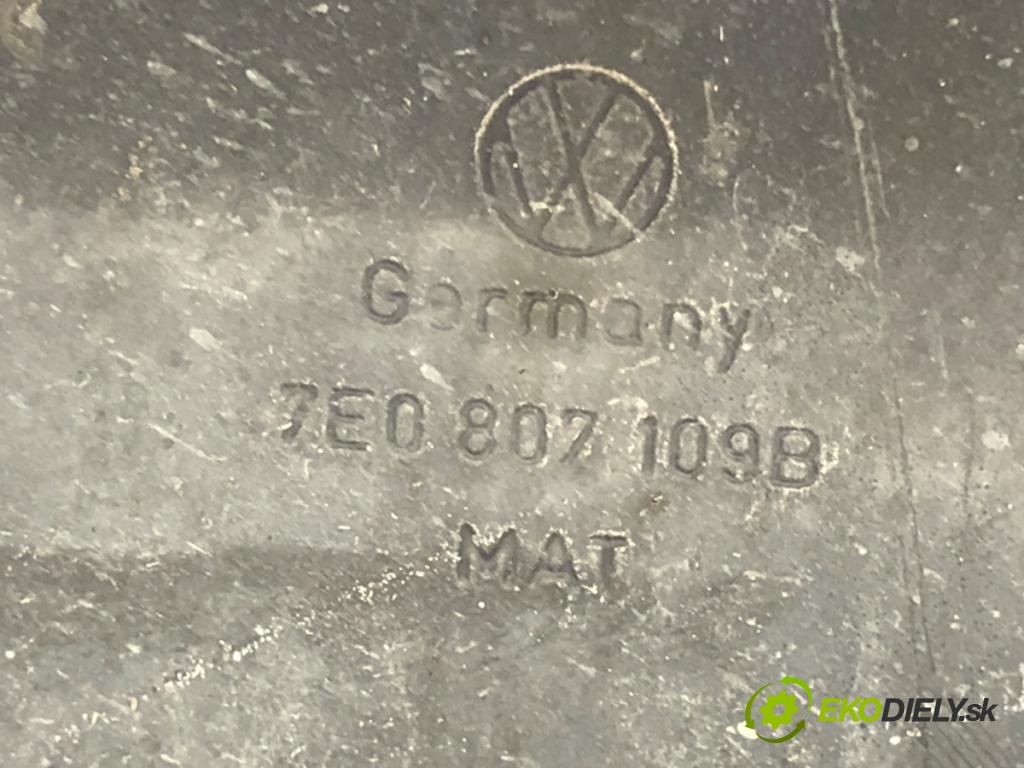 VW TRANSPORTER T6 Autobus 2020 81 kW 2.0 TDI 1968 výztuha nárazníka přední část 7E0807109B (Přední výztuha)