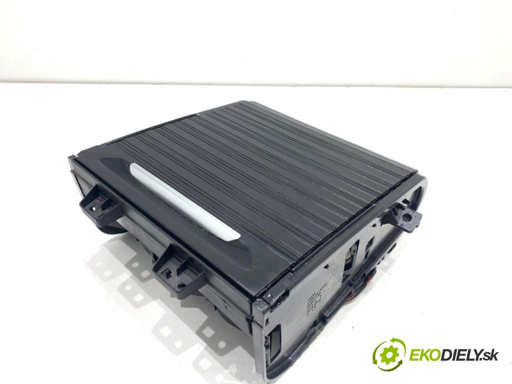 BMW F16 SUV 2015 230 kW xDrive 40 d 2993 držák na nápoje 9315332 (Držák nápojů)