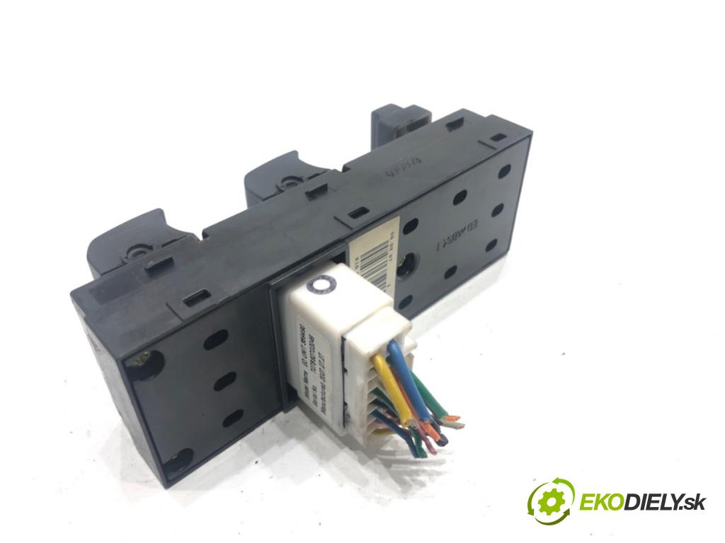 KIA CEED Kombi 2008 85 kW 1.6 CRDi 115 1582 Prepínač okien 93570-1H120 (Prepínacie páčky pod volantom)