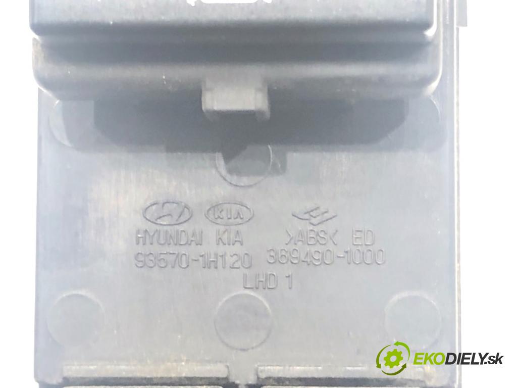 KIA CEED Kombi 2008 85 kW 1.6 CRDi 115 1582 Prepínač okien 93570-1H120 (Prepínacie páčky pod volantom)