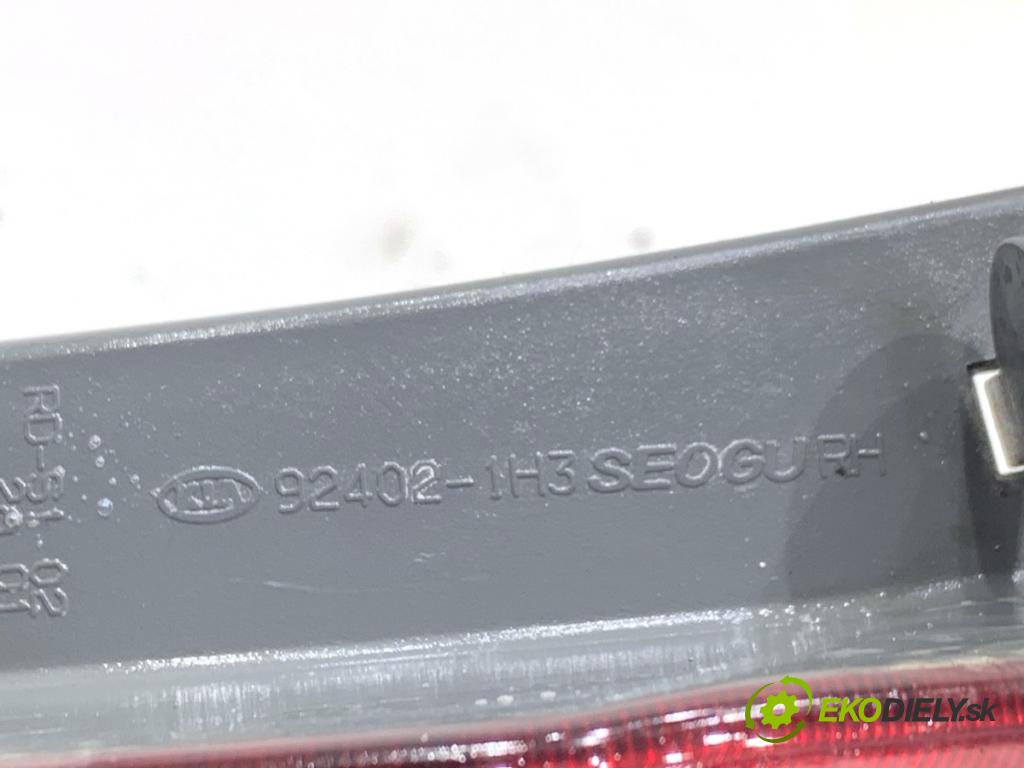 KIA CEED Kombi 2008 85 kW 1.6 CRDi 115 1582 Svetlo pravy zad 92402-1H3