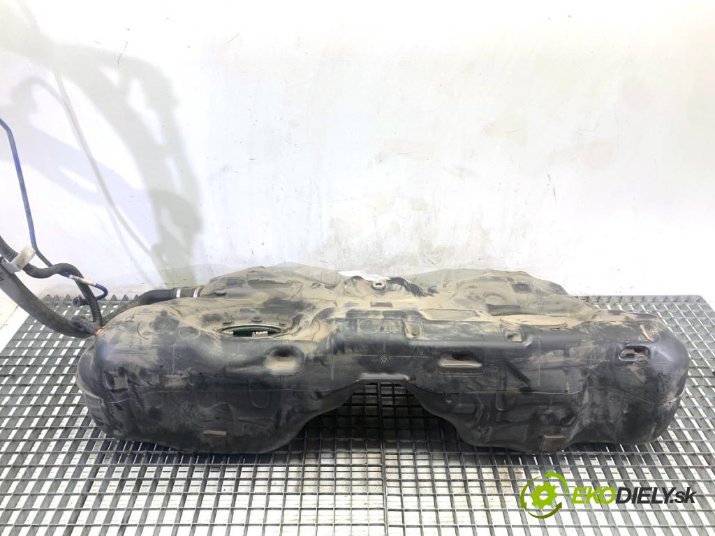 BMW G30 sedan 2021 460 kW M5 Competition 4395 Nádržka paliva 8090708 (Palivová nádrž)