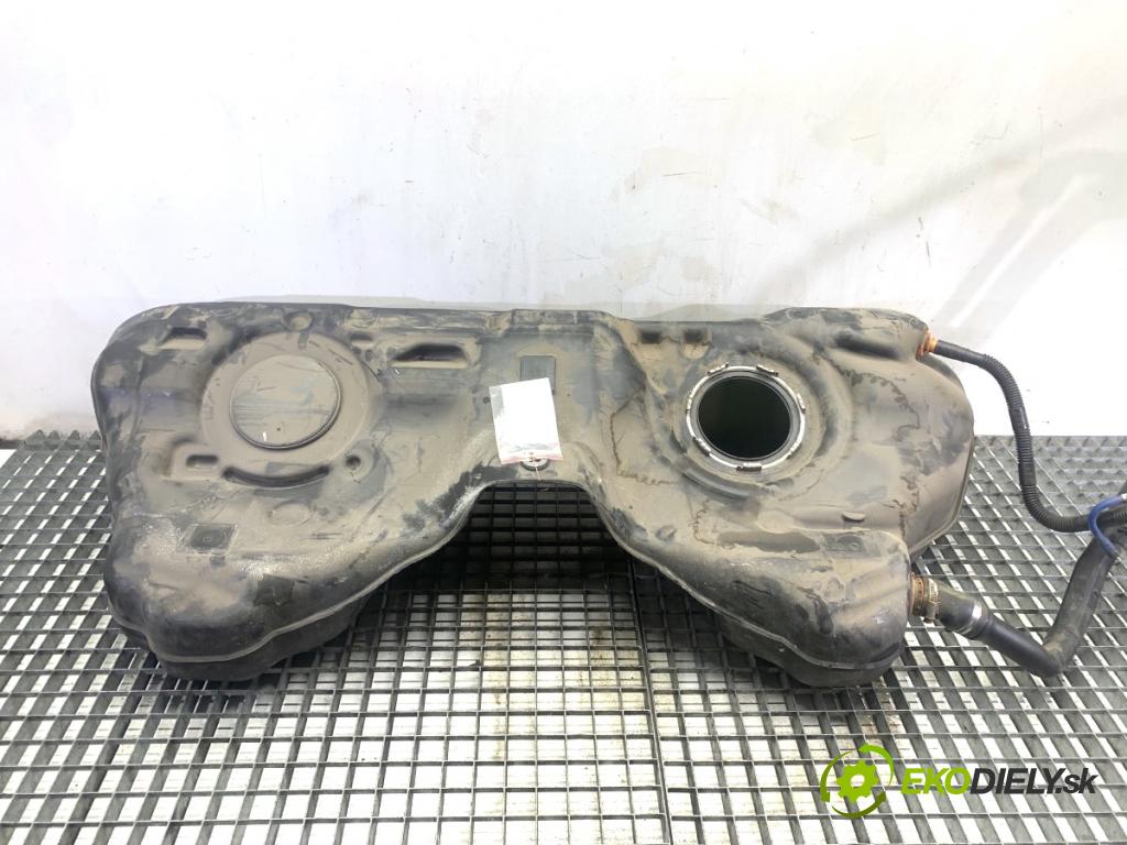 BMW G30 sedan 2021 460 kW M5 Competition 4395 Nádržka paliva 8090708 (Palivová nádrž)