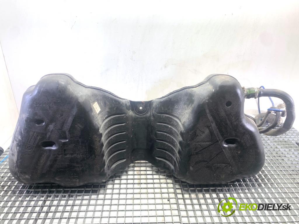 BMW G30 sedan 2021 460 kW M5 Competition 4395 Nádržka paliva 8090708 (Palivová nádrž)