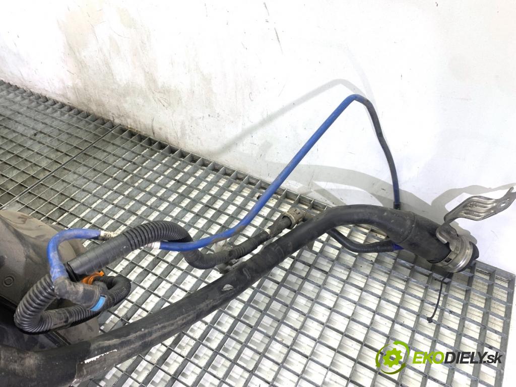 BMW G30 sedan 2021 460 kW M5 Competition 4395 Nádržka paliva 8090708 (Palivová nádrž)