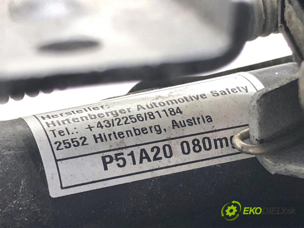 BMW G30 sedan 2021 460 kW M5 Competition 4395 zámok kapoty pravy