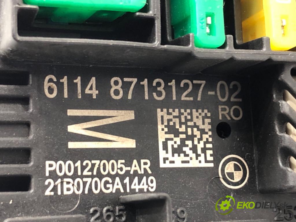 BMW G30 sedan 2021 460 kW M5 Competition 4395 Skrinka poistková 8713127 (Poistková skrinka)