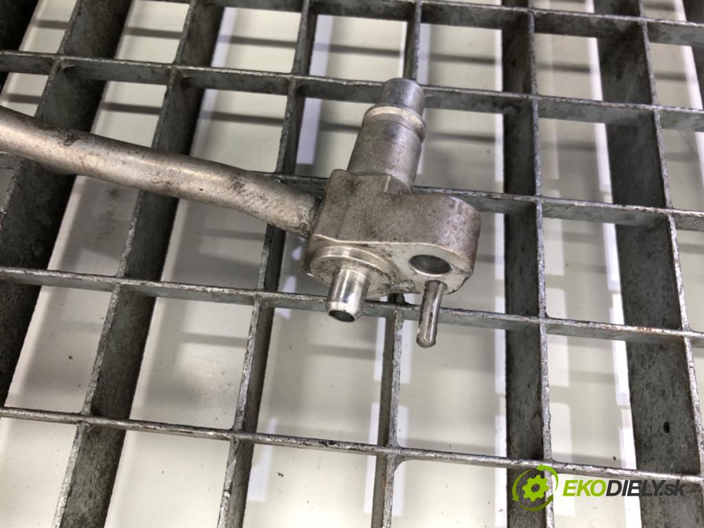 BMW G30 sedan 2021 460 kW M5 Competition 4395 rúrka klimatizace 7854427 (Trubka klimatizace)