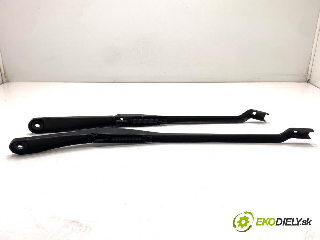BMW G30 sedan 2021 460 kW M5 Competition 4395 Rameno stierače predný 9463860