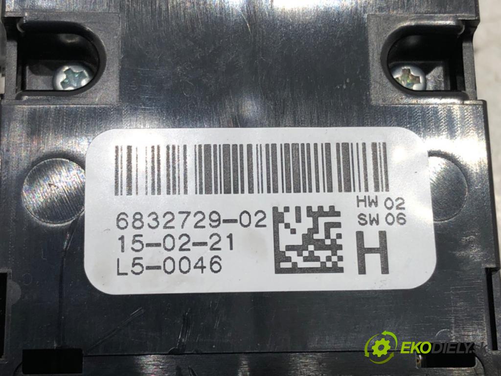 BMW G30 sedan 2021 460 kW M5 Competition 4395 Prepínač okien 6832729 (Prepínacie páčky pod volantom)