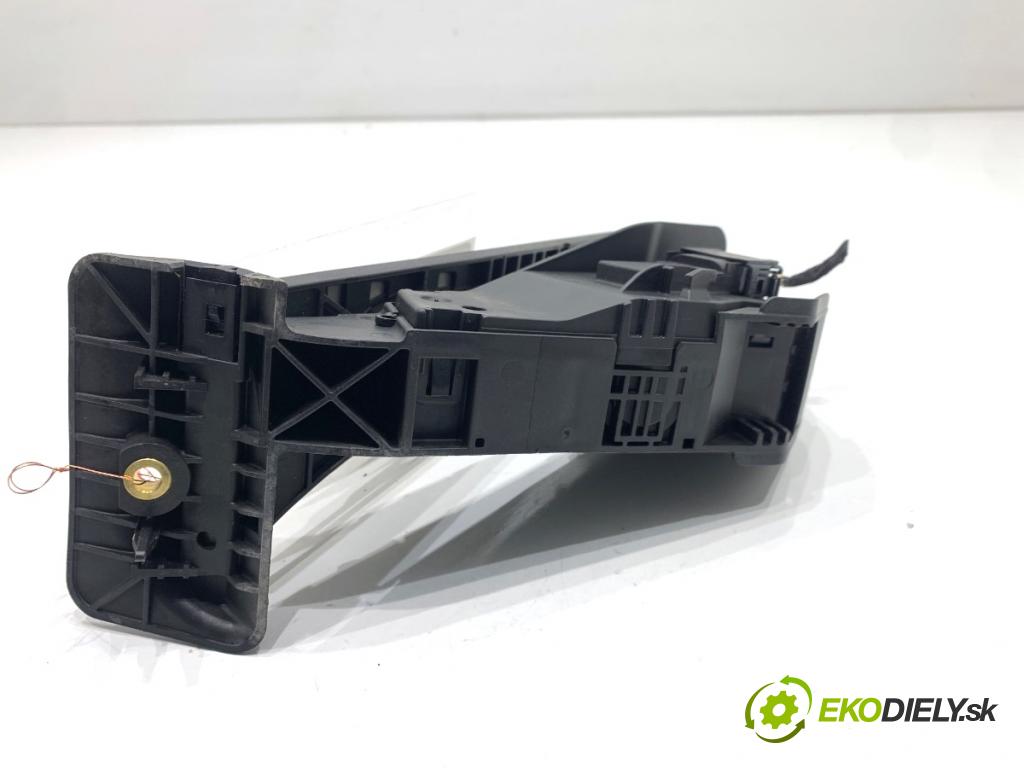 BMW G30 sedan 2021 460 kW M5 Competition 4395 Potenciometer plynu 6889824 (Potenciometer plynového pedálu)