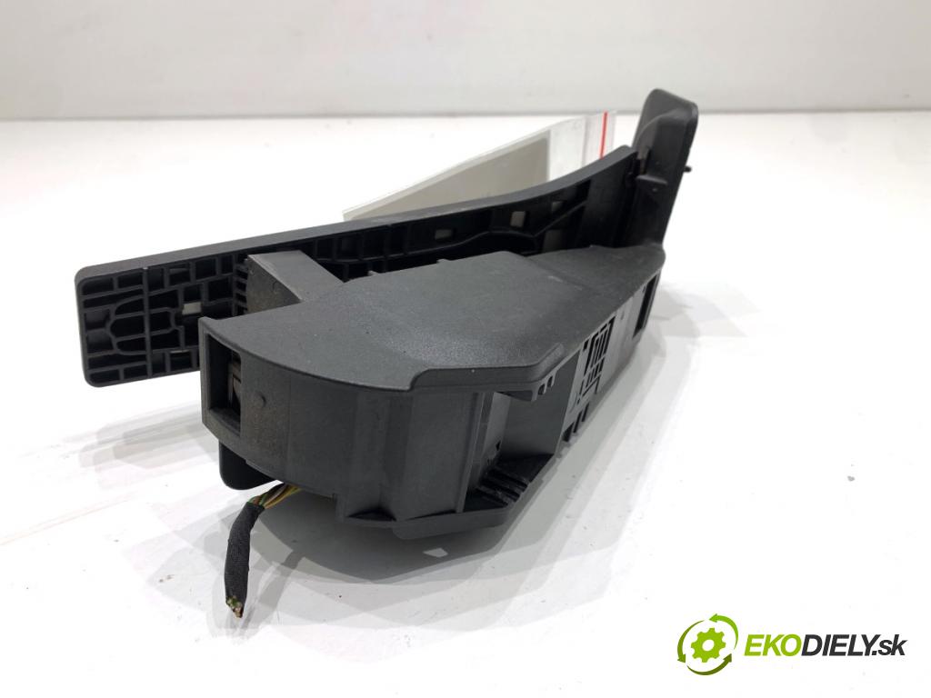 BMW G30 sedan 2021 460 kW M5 Competition 4395 Potenciometer plynu 6889824 (Potenciometer plynového pedálu)