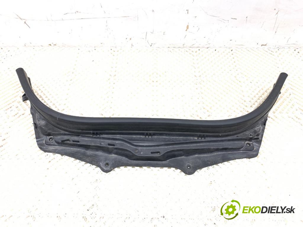 BMW G30 sedan 2021 460 kW M5 Competition 4395 torpédo plast pod čelní okno 7388714 (Plast pod čelním sklem)