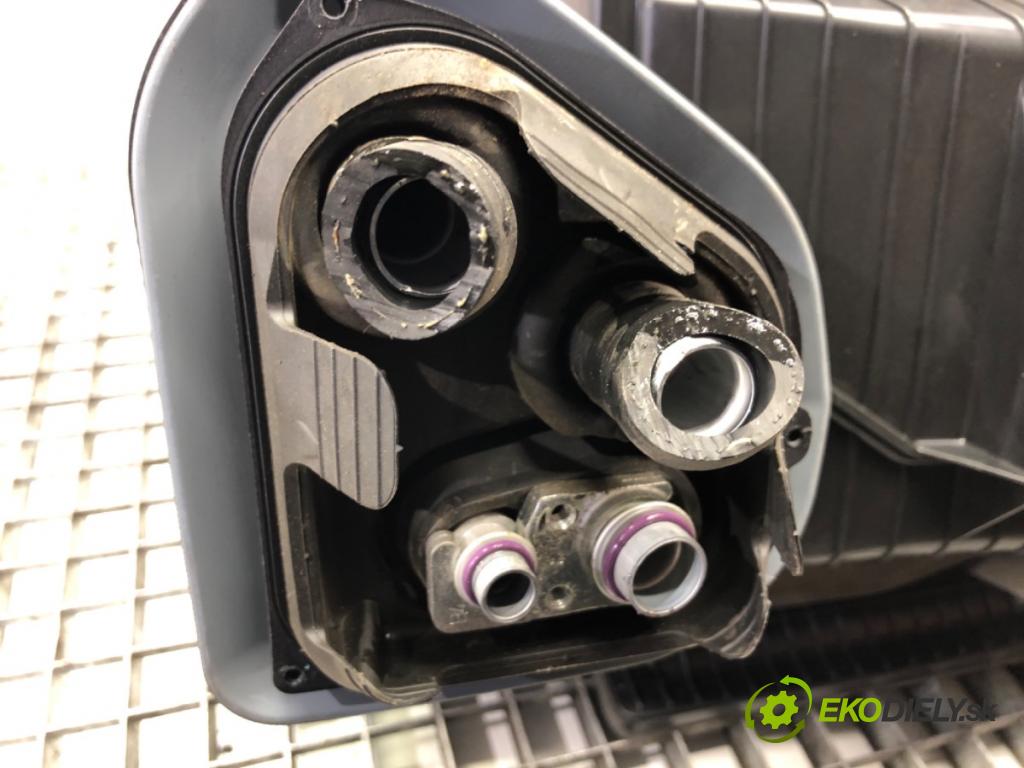 BMW G30 sedan 2021 460 kW M5 Competition 4395 topné těleso radiátor topení komplet KOMBAJN 6997030 (Radiátor topení)