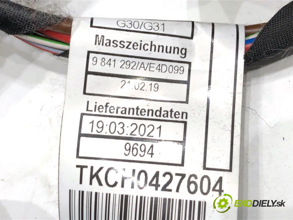 BMW G30 sedan 2021 460 kW M5 Competition 4395 káblovačka dveře zadní část pravý 9841292