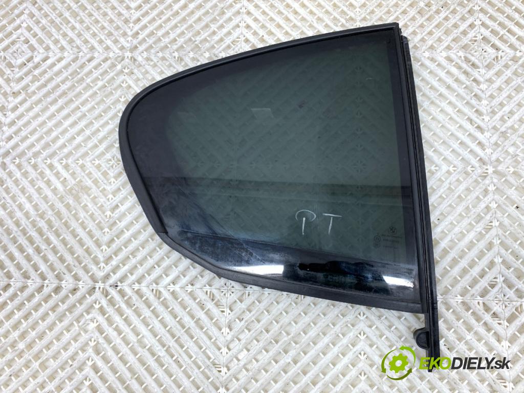 BMW G30 sedan 2021 460 kW M5 Competition 4395 Okno pravy zad trojuholník 7387456