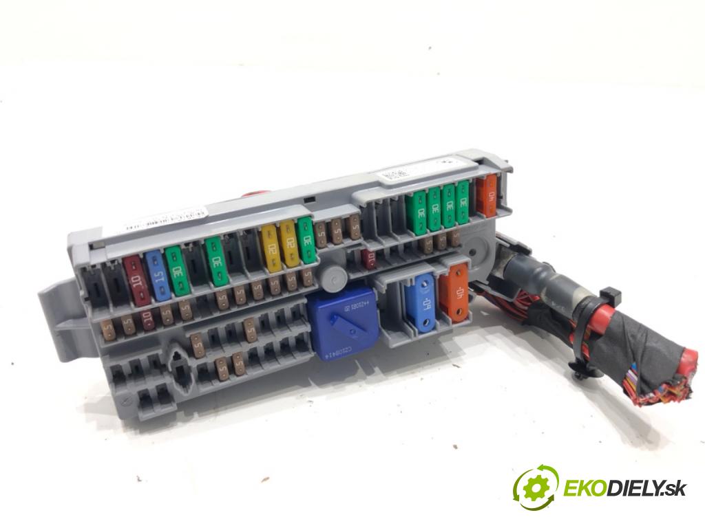 BMW G30 sedan 2021 460 kW M5 Competition 4395 Skrinka poistková 9350313 (Poistková skrinka)