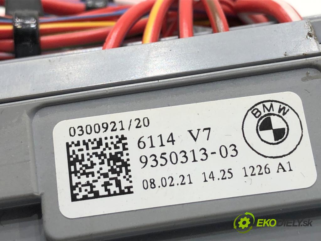 BMW G30 sedan 2021 460 kW M5 Competition 4395 Skrinka poistková 9350313 (Poistková skrinka)