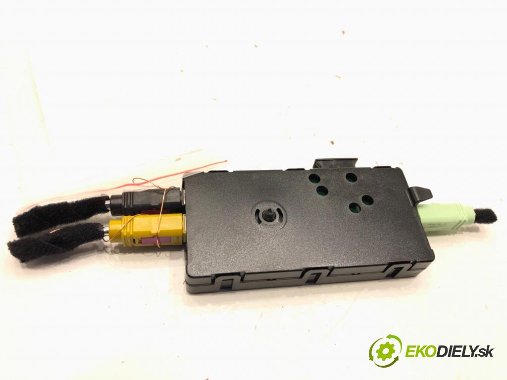 BMW G30 sedan 2021 460 kW M5 Competition 4395 Zosilňovač Antenní: 8735982 (Zosilňovač)