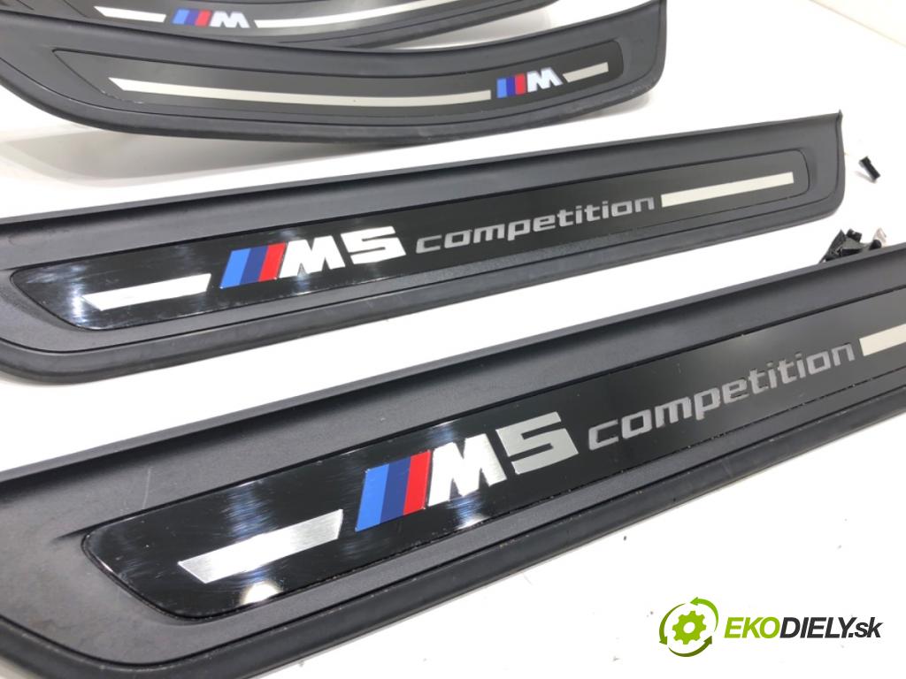 BMW G30 sedan 2021 460 kW M5 Competition 4395 lišty gumy pedálu PROGOWE osvetlené 8082709 8081395