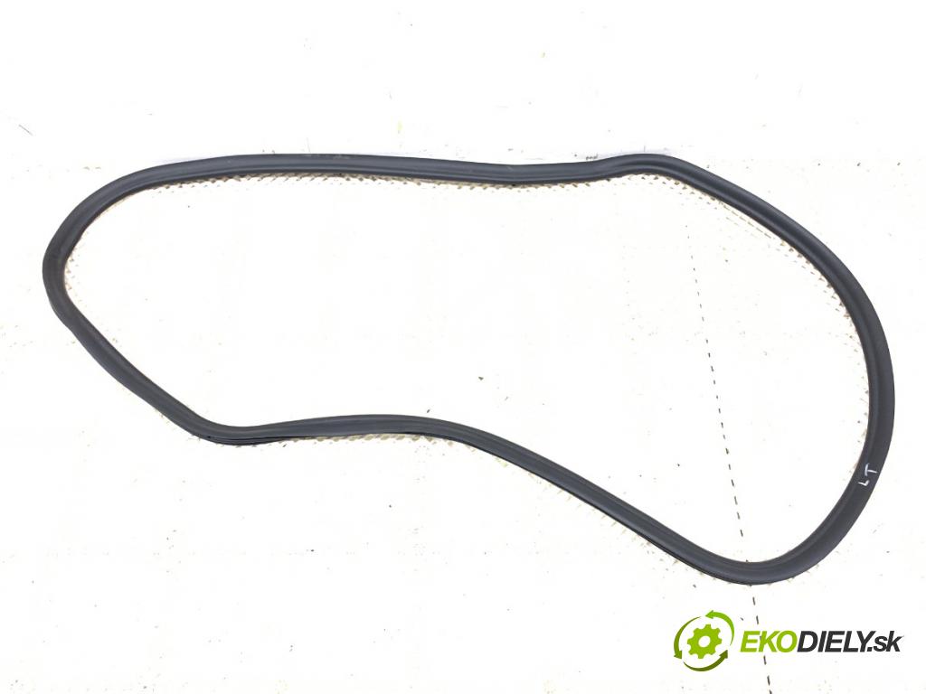 BMW G30 sedan 2021 460 kW M5 Competition 4395 těsnění dveře zadní část levá strana  (Karoserie ostatní)