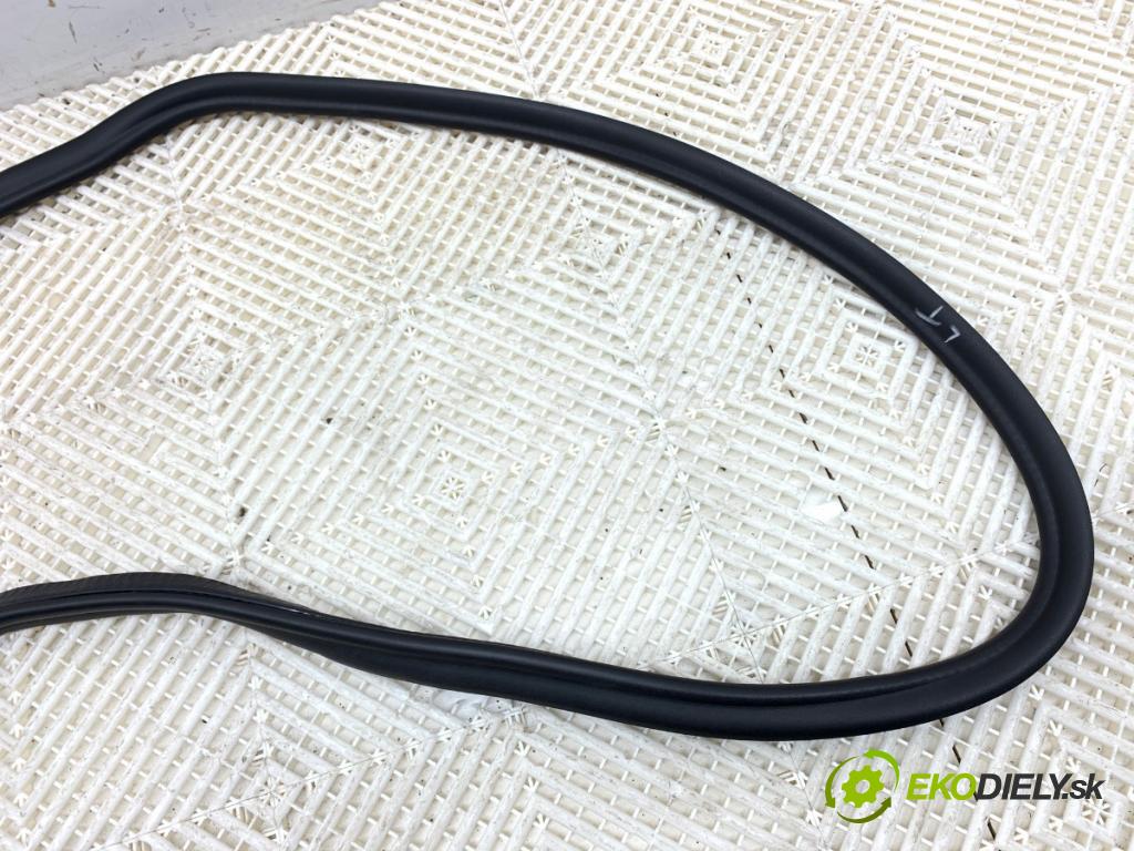 BMW G30 sedan 2021 460 kW M5 Competition 4395 těsnění dveře zadní část levá strana  (Karoserie ostatní)