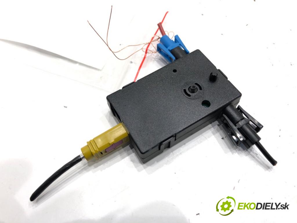 BMW G30 sedan 2021 460 kW M5 Competition 4395 Zosilňovač Antenní: 8703399 (Zosilňovač)