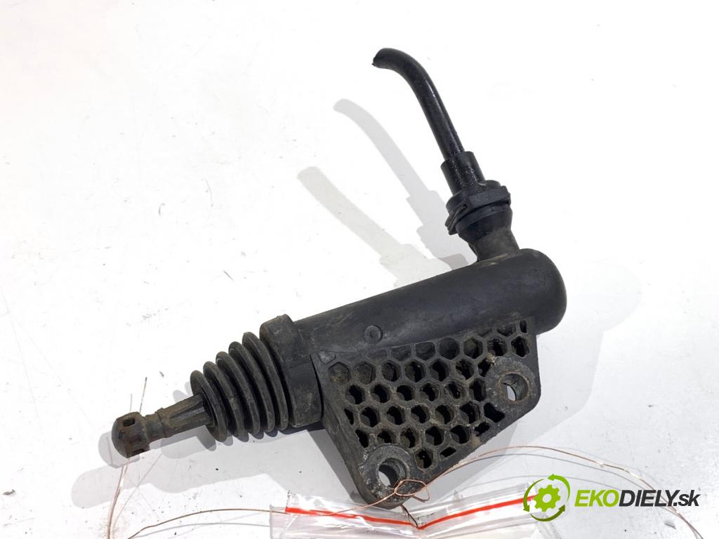 SUZUKI SWIFT III liftback 2009 68 kW 1.3 (RS 413) 1328 Spojkový valec pumpa spojky 23820-63J00 (Spojkový valec)