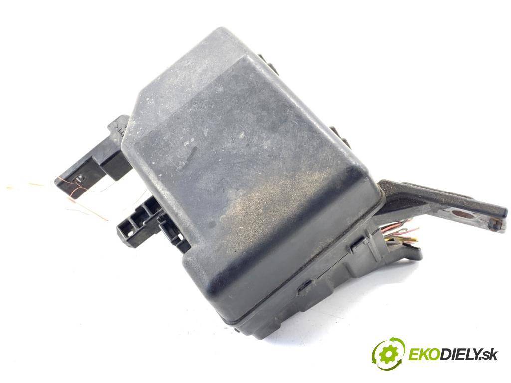 SUZUKI SWIFT III liftback 2009 68 kW 1.3 (RS 413) 1328 Skrinka poistková  (Poistková skrinka)