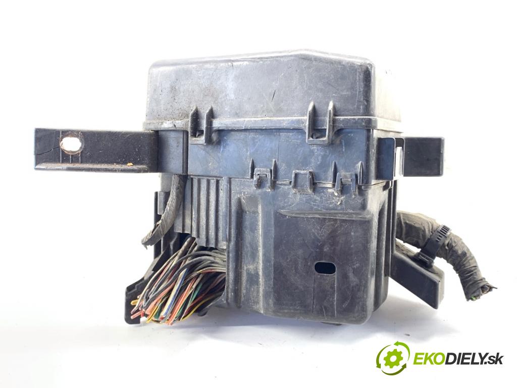 SUZUKI SWIFT III liftback 2009 68 kW 1.3 (RS 413) 1328 Skrinka poistková  (Poistková skrinka)